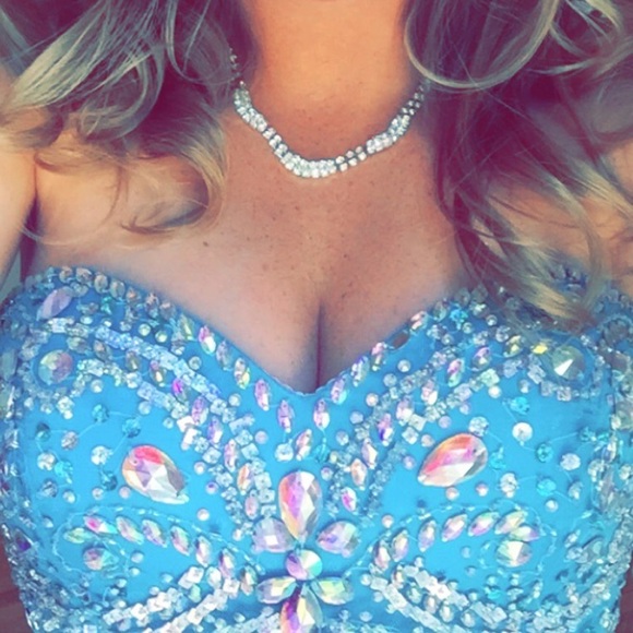 BUNDLE SALE : PROM DRESS, HEELS, JEWELERY!! - Picture 6 of 6